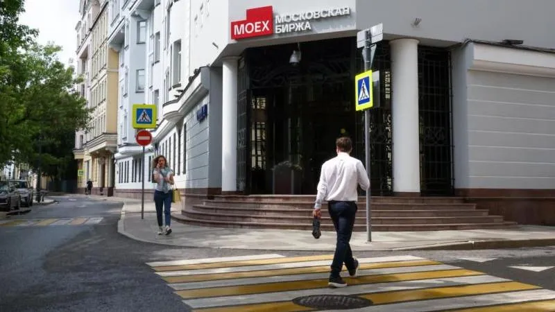 Le marché boursier russe baisse à l'ouverture des échanges