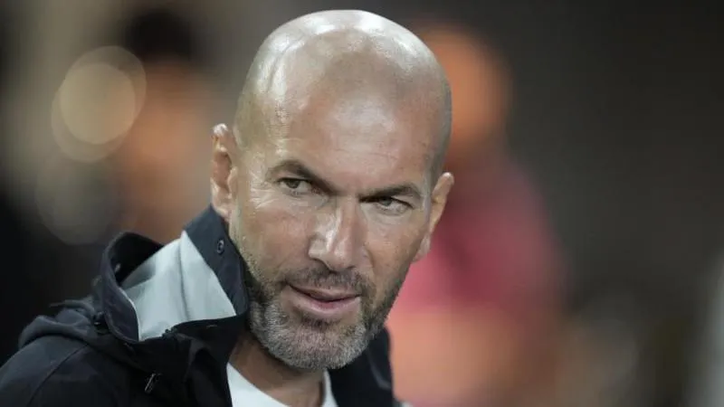 Zinédine Zidane nommé à la tête de l’équipe de France de football — un choix qui rassure face aux turbulences internationales