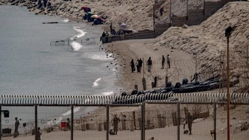 Environ 5 000 sans-papiers restent à Ceuta, malgré le renforcement des forces de l'ordre