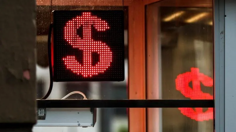 Le dollar repasse au‑dessus de 83 roubles sur le marché interbancaire russe — effet des pressions occidentales et ukrainiennes